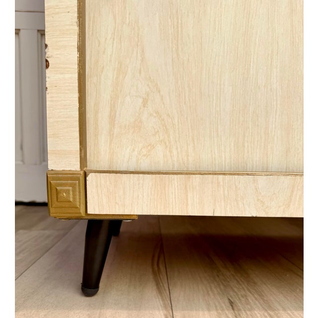 Mid-Century Modern Display Cabinet With Sliding Glass Doors For Sale In Los Angeles - Image 6 of 12