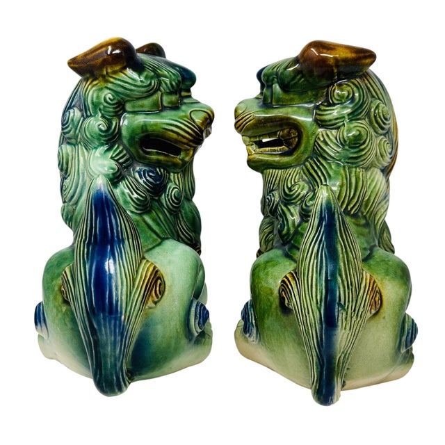 Grandmillennial 12” Mid-Century Japanese Shishi Foo Dogs in Vivid Sancai Glaze - Pair For Sale - Image 4 of 18