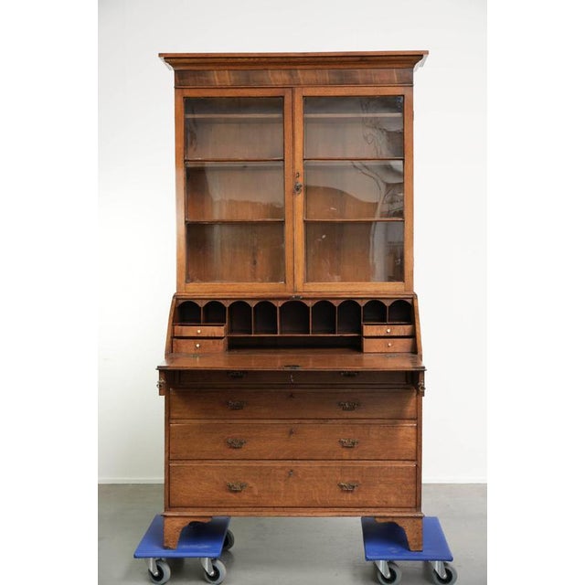 Antique English Oak Bookcase with Upright and Original Glass, 1700s For Sale - Image 3 of 17