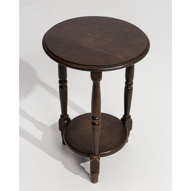 A distinguished example of 19th-century English craftsmanship, this stately side table reflects the refined sensibilities...