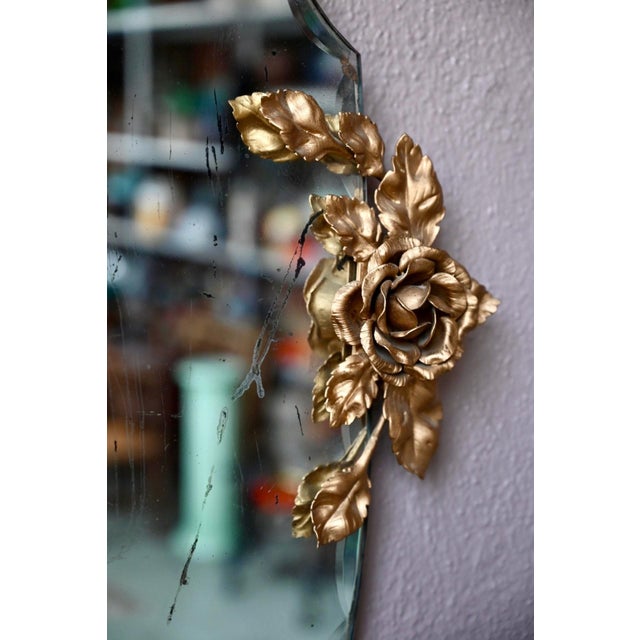 Romantic and charming, this wall mirror evokes the golden age of post-war décor. Its elongated shield-shaped silhouette,...