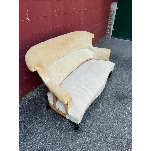 French Napoleon III Settee in Muslin For Sale - Image 12 of 13