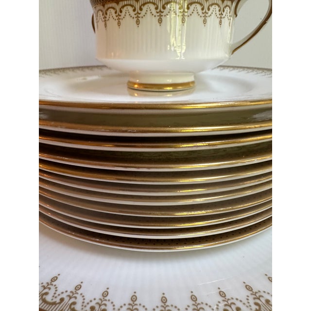 31 Pieces ATHENA dinnerware set from 1990s by Paragon by appointment to H.M.QUEEN, in England, featuring a bone china...