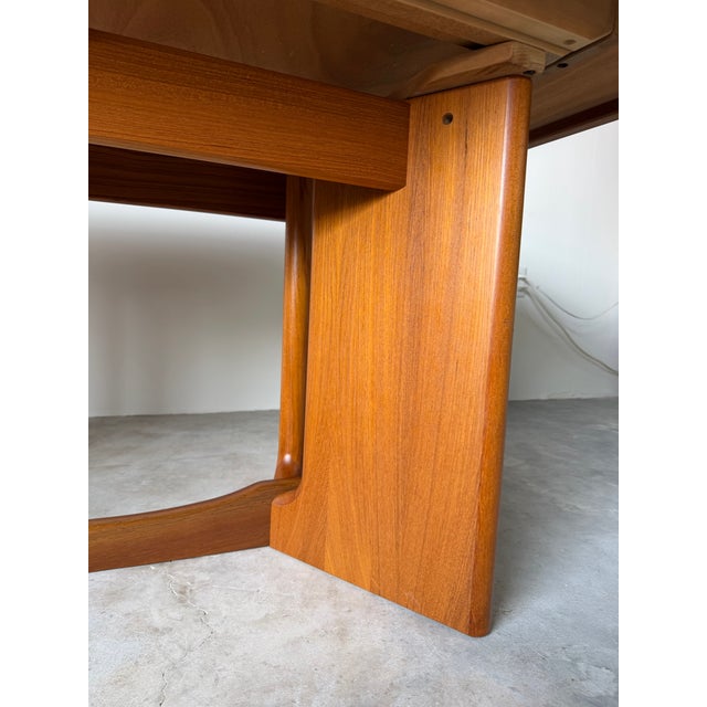 1970s Mid-Century Danish Modern Ansager Møbler Teak Expandable Dining Table With Two Leaves For Sale - Image 10 of 15