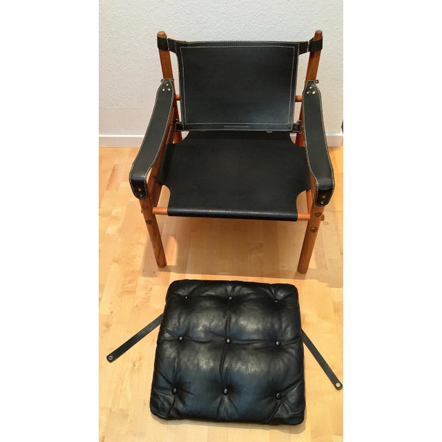 Design classic ! Very beautiful "Sirocco" safari armchair by Arne Norell. Made ca. 1960, Sweden. Frame: teak wood Cover...