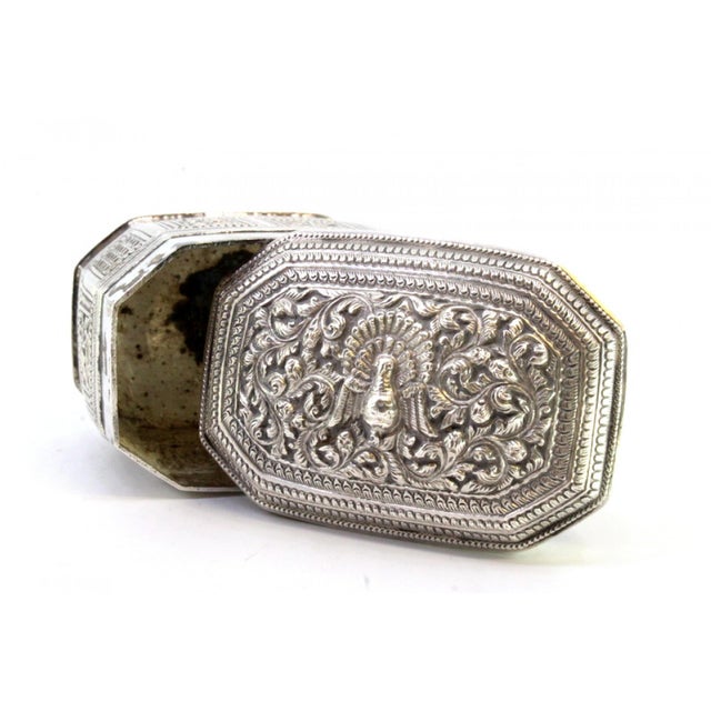 Octagonal Silver Box with Engravings, Peacock Relief and Central Garlands, in Very Good conditions. Designed 1980 to 1989...