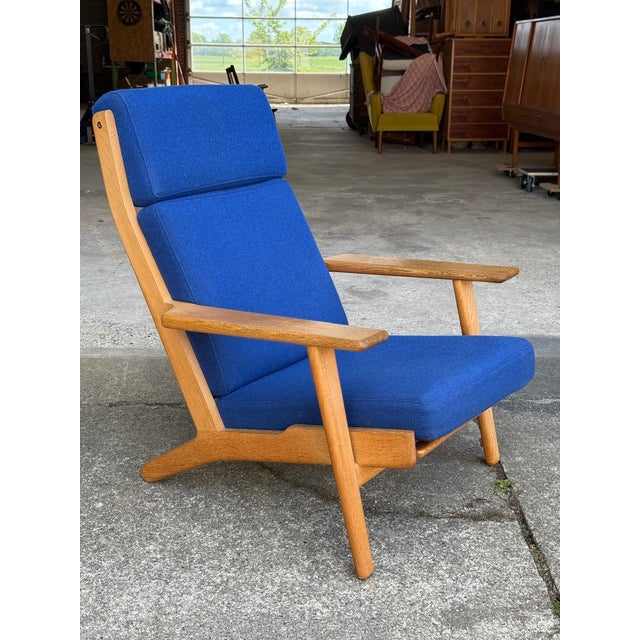 Mid-Century Danish Model 290A Lounge Chair in Oak by Hans J. Wegner for Getama, 1960s, in Flawless conditions. Designed...