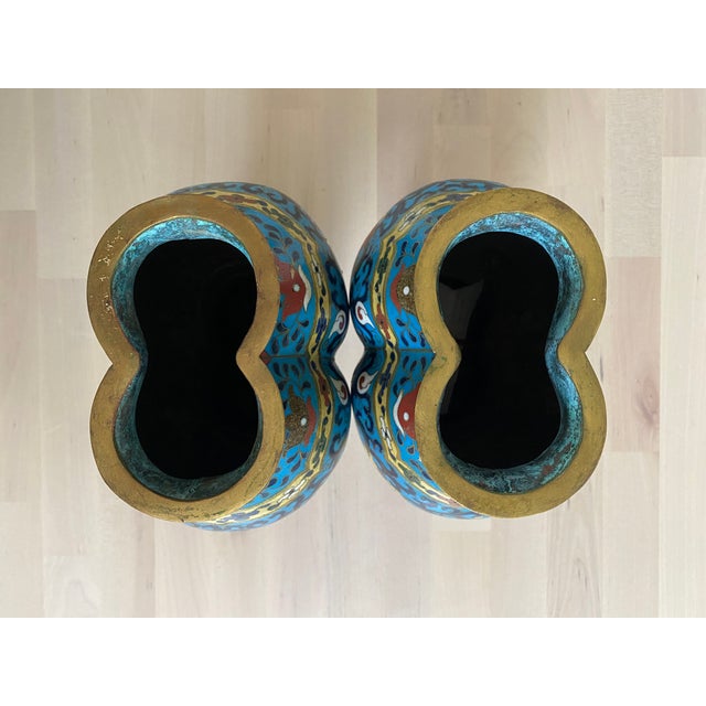 1950s Chinese Cloisonné Double Gourd Jars Sourced by Mario Buatta from Slatkin & Co. - a Pair For Sale - Image 12 of 13