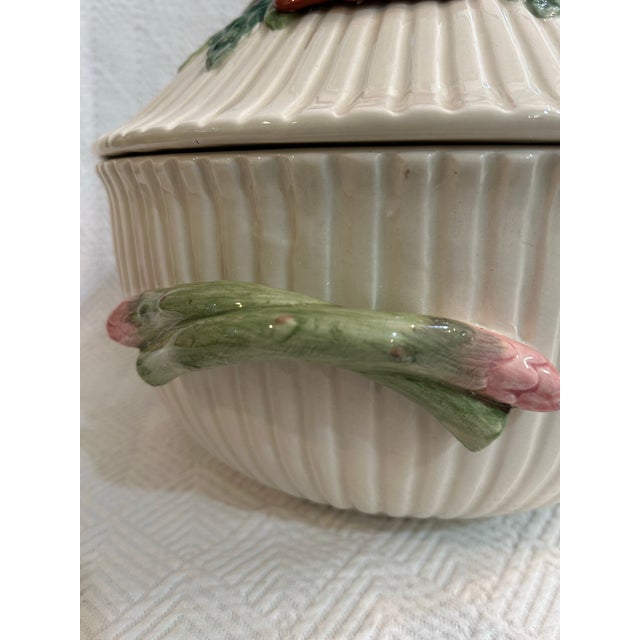 Fitz and Floyd 1992 Fitz and Floyd “Fish Market” Trompe L’Oeil Lobster Soup Tureen With Lid and Ladle For Sale - Image 4 of 12