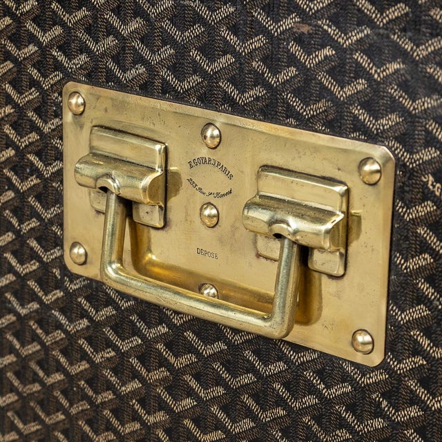 Antique 20th Century Courier Trunk in Chevron Canvas from Goyard, France, 1900s For Sale - Image 15 of 18