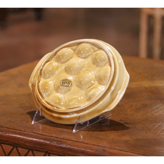 16 Pieces French Gien Ceramic Escargot Plates With Matching Spoons, Circa 1920 For Sale - Image 11 of 12