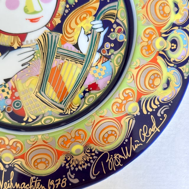 Bjørn Wiinblad for Rosenthal Christmas plate in porcelain, 28 cm Design: Angel with harp This exclusive Christmas plate...