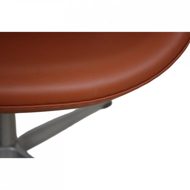 Swan Chair in Walnut and Leather by Arne Jacobsen, 2000s For Sale - Image 10 of 18