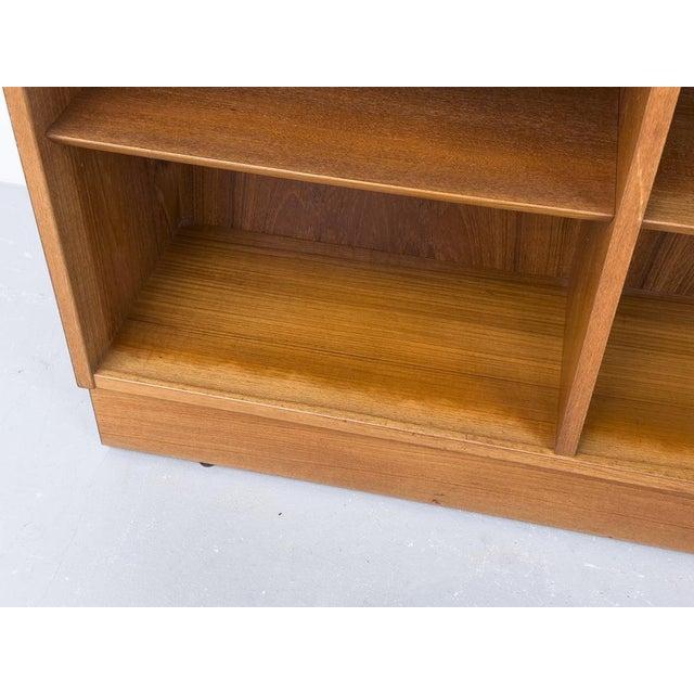 Large Vintage Teak Bookcase by Carlo Jensen for Hundevad & Co., 1960s For Sale - Image 6 of 18