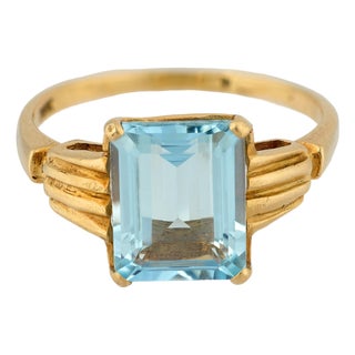 1940s Retro 2.88 Carat Emerald Cut Aquamarine 14k Yellow Gold Ring, Size 8.5 For Sale