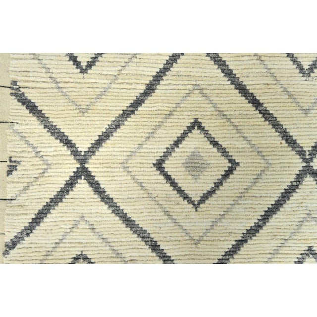 Moroccan Contemporary Moroccan Handcrafted Wool Rug Featuring a Geometric Design in Beige and Blue For Sale - Image 3 of 4