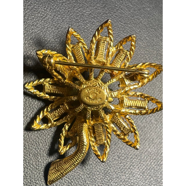 Mid-Century Modern 1960s Hattie Carnegie Trembler Crystal Aqua Flower Brooch Signed For Sale - Image 3 of 6