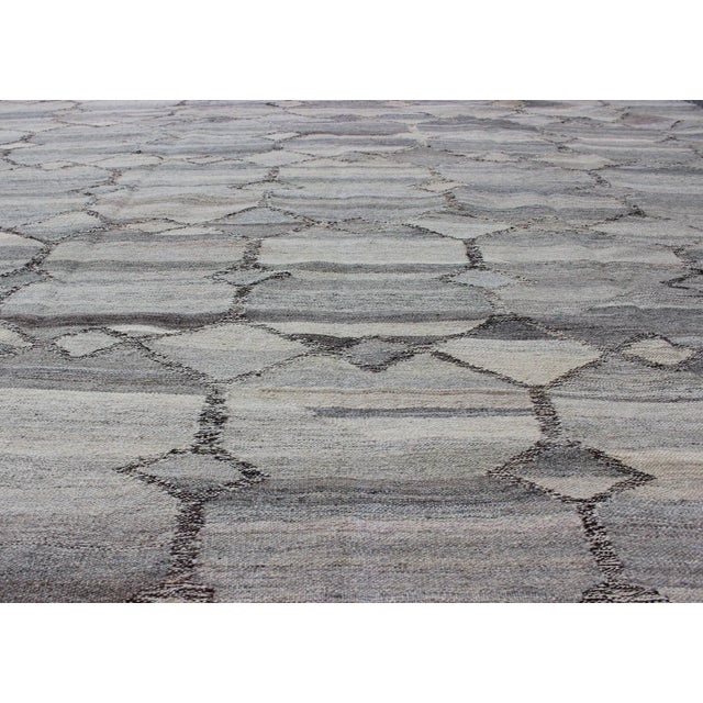 2020s 2020s Silver Background Tribal Flat-Weave Modern Designed Kilim For Sale - Image 5 of 9