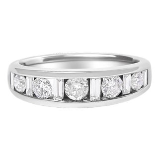 14K White Gold Alternating 1.0 Cttw Round and Baguette Diamond Channel Band Ring, Size 7 For Sale
