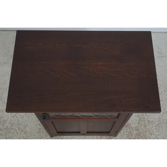 Stickley Roycroft Mission Oak Leaded Glass Cabinet For Sale In Philadelphia - Image 6 of 18