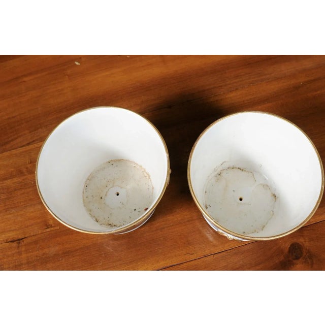 French French 19th Century Paris Porcelain Cachepots Planters with Bird Motifs - A Pair For Sale - Image 3 of 13