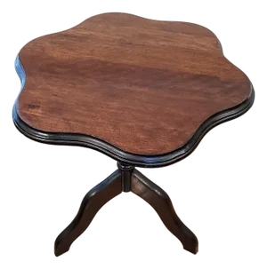 Scallop Mahogany Tilt Top Side Table Antique