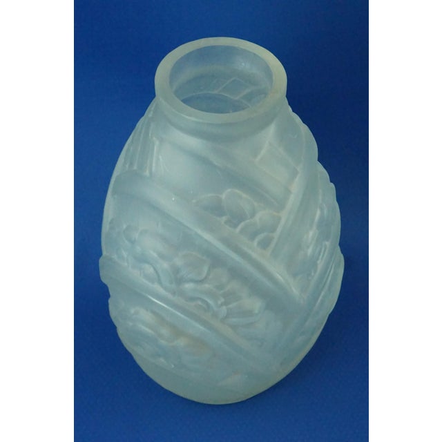 Glass 20th Century Art Nouveau Glass Vase Decorated with Bas-Relief from Muller Frères, Lunéville, France, 1900s For Sale - Image 7 of 18