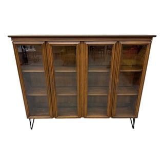 Mid-Century Modern 4-Door Walnut Display Cabinet Hairpin Legs For Sale