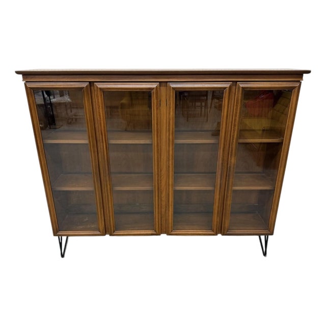 Mid-Century Modern 4-Door Walnut Display Cabinet Hairpin Legs For Sale