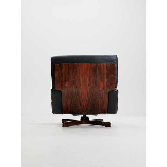 1960s Swivel Model 401 Armchair in Rosewood by Menilio Taro for Cinova, 1960s For Sale - Image 5 of 13