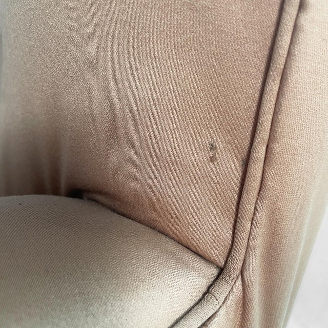 Mid-Century Modern Italian Three-Seater Pink Beige Silk Sofa with Original Upholstery, 1940s For Sale - Image 12 of 18