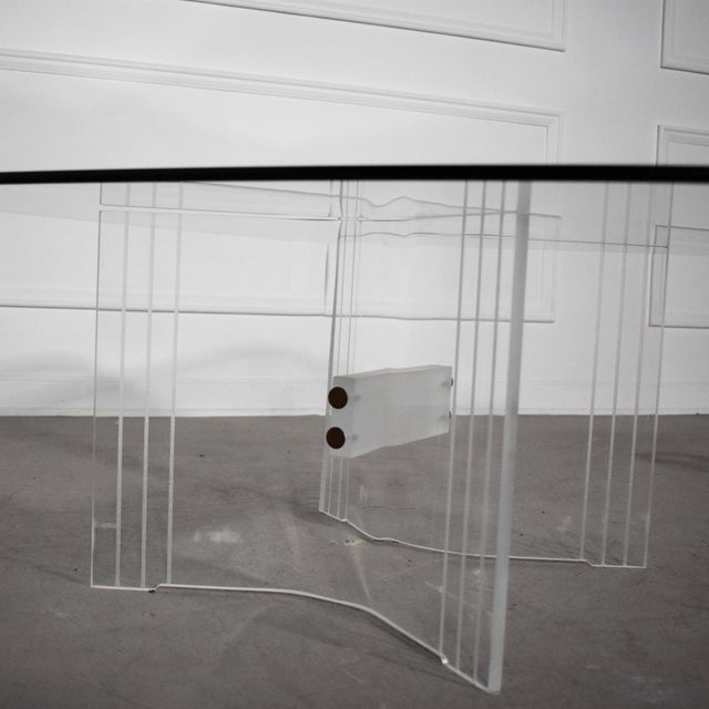 1970's Modern Lined Lucite Trio of Pedestal Tables - Set of 3 For Sale In Tampa - Image 6 of 10
