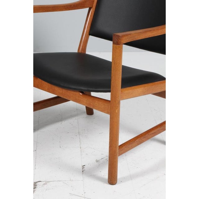1970s Model CH52 Lounge Chairs in Oak and Black Leather attributed to Hans J Wegner for Carl Hansen & Søn, 1970s, Set of 2 For Sale - Image 5 of 8