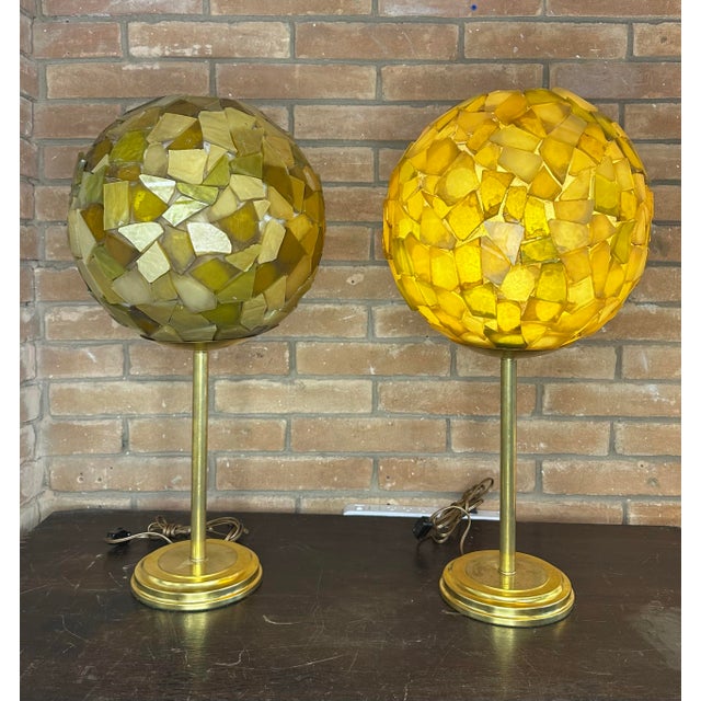 Mid Century Modern Chuck Lucite Lamps on Brass Bases. For Sale In Austin - Image 6 of 12