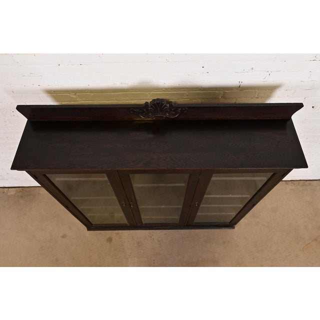 Wood R. J. Horner Style American Empire Carved Oak Glass Front Bookcase, Circa 1890 For Sale - Image 7 of 10