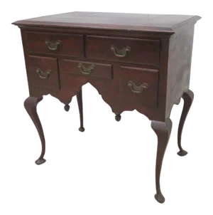 Robert T Hogg Chester County Pa Walnut Queen Anne Lowboy Dresser