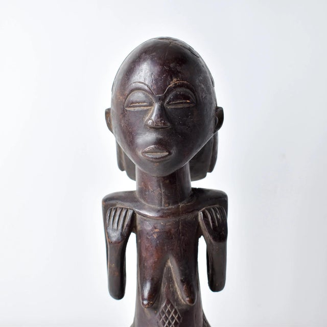 Early 20th Century Tabwa Standing Female Figure For Sale - Image 4 of 17