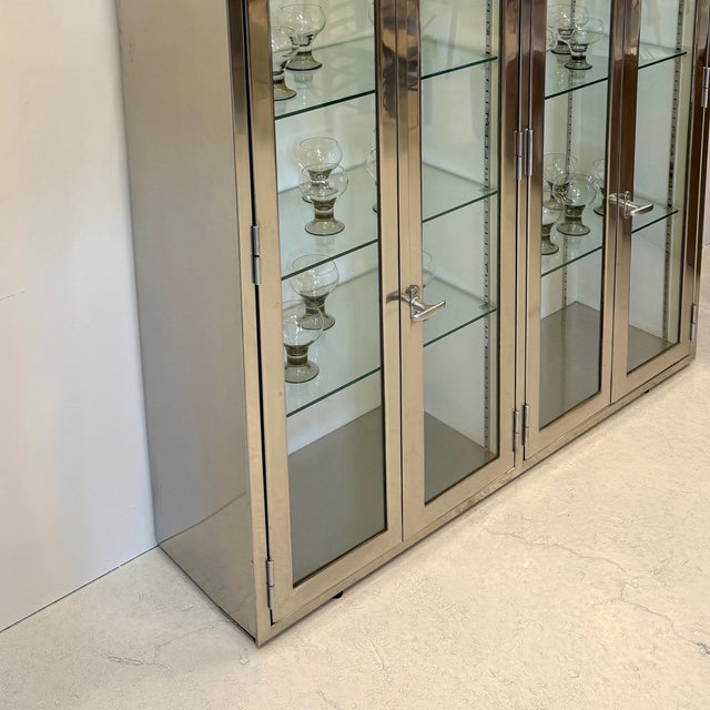 Large Vintage Display Case in Stainless Steel and Glass, 1960s, in Good conditions. Designed 1960 to 1969