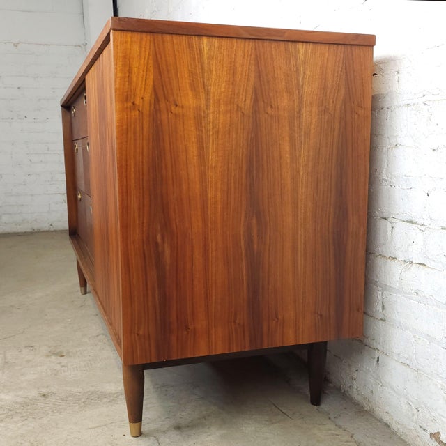 1960s Slick Restored Original Mid Century Modern Dresser Set, Mainline by Hooker Furniture For Sale - Image 11 of 18