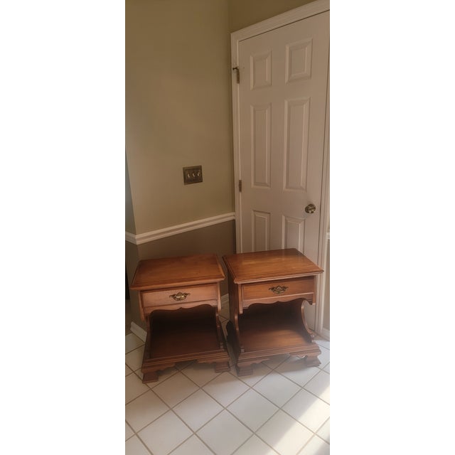 Late 20th Century Late 20th Century Pennsylvania House Solid Hard Rock Maple Colonial Early American Nightstands - A Pair For Sale - Image 5 of 16