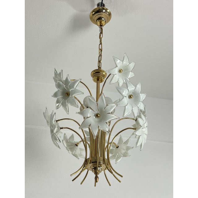 Mid-century Italian Murano glass floral chandelier, 1970s 5-lights, e14 lamps. Good condition, small signs of aging....