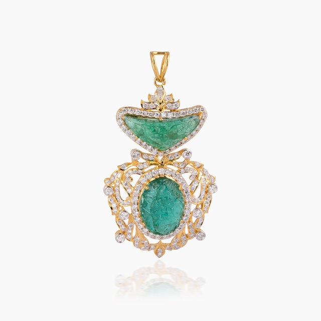 Diamond Emerald Pendant in 18k gold For Sale - Image 4 of 5