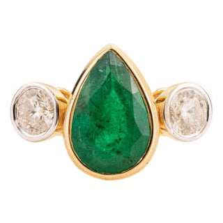 2.29ct Deep Green Emerald Pear Engagement Ring With Round Diamonds in 18k Gold Size 6.5 For Sale