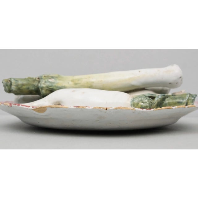 18th Century Antique 18th Century French Tin Glaze Faience Delft Tromp l'Oeil Plate With Vegetable Sculpture of Leeks For Sale - Image 5 of 11