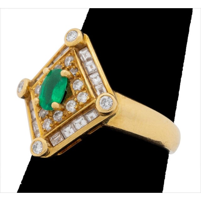 18k Yellow Gold, Emerald & Diamond Ring For Sale In New York - Image 6 of 8