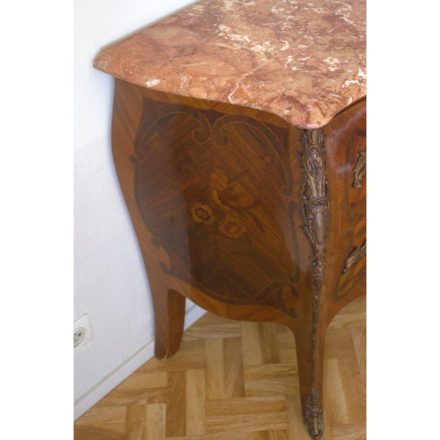 Brown French Louis Xv Style Commode with Heart Shaped Marquetry and Marble Top For Sale - Image 8 of 12