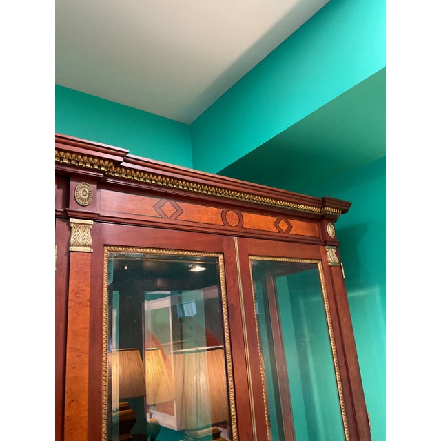 Auburn 1990s John Widdicomb Neoclassical Double China Cabinet No 5588 For Sale - Image 8 of 11