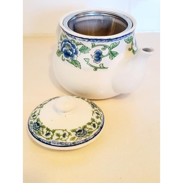 Early 21st Century Vintage Tea Pot With Strainer & 4 Cups For Sale - Image 5 of 11