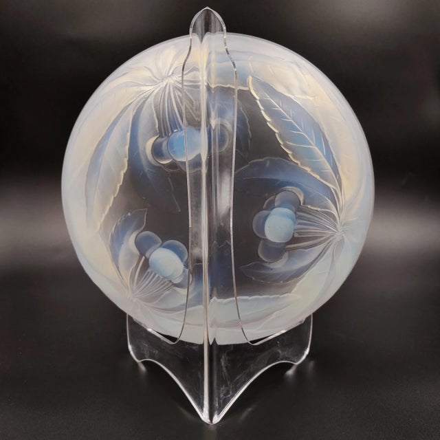 Art Deco Opalescent Glass Bowl with Cherries by G. Vallon, France, 1930s, in Flawless conditions. Designed 1920 to 1949