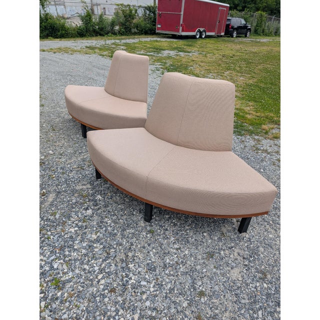 Pair of Jasper Group Curved Serpentine Modular Benches – Mid-Century Modern Inspired Corporate Lounge Loveseats in Two-Tone Tweed Upholstery For Sale - Image 13 of 14